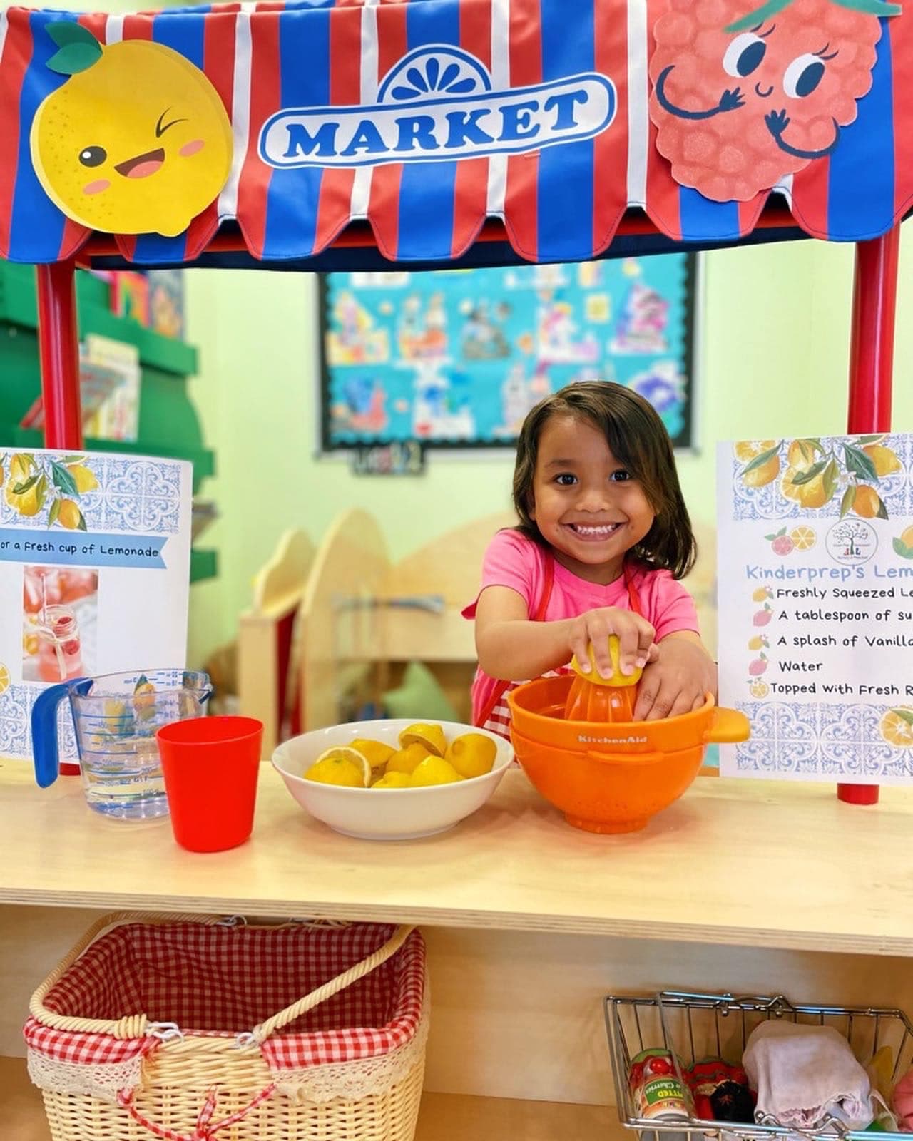 Child making lemonade at market stand